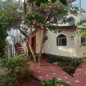  Holiday home The Finch House Ecuador
